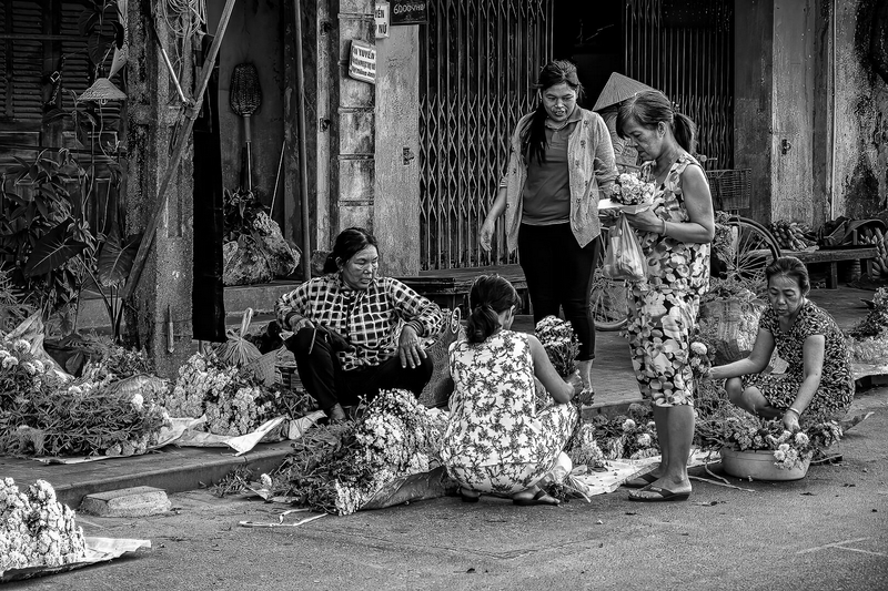 Honour For Print Flower Sellers In Vietnam By Swarna Wijesekera